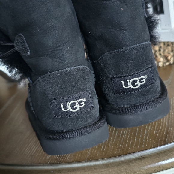UGG - Picture 14 of 17